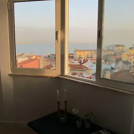 Great River View Apartment